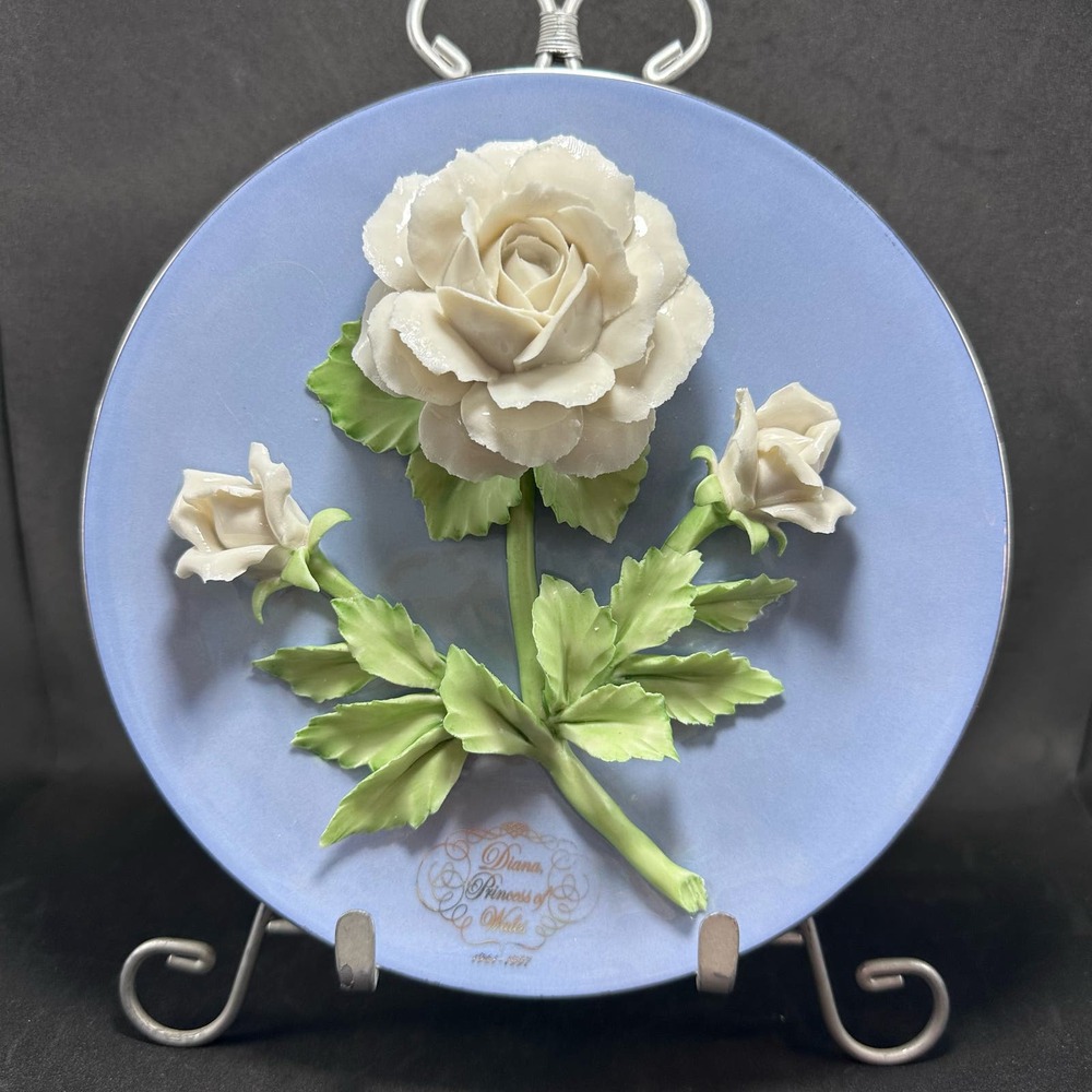 The Princess Diane of Wales Rose Collectors Porcelain‎ Plate Platinum bordered